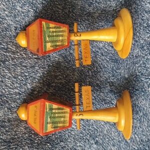 VINTAGE Texas Wooden Lampost Salt & Pepper Shaker Set